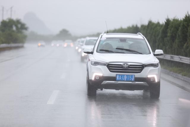 一汽奔腾x80suv价格,奔腾x801.8t和2.0哪个好