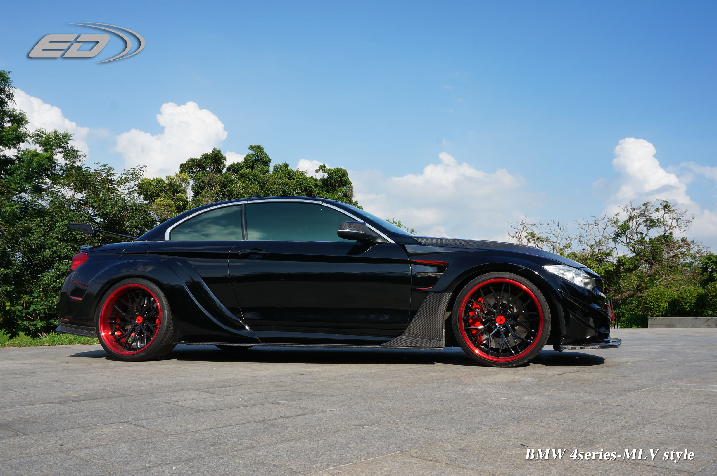 极速蓝宝马4系敞篷,21款宝马4系敞篷展示