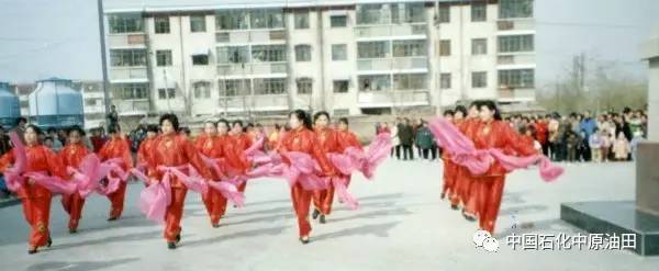 油田老照片,曾经有上万人居住的地方