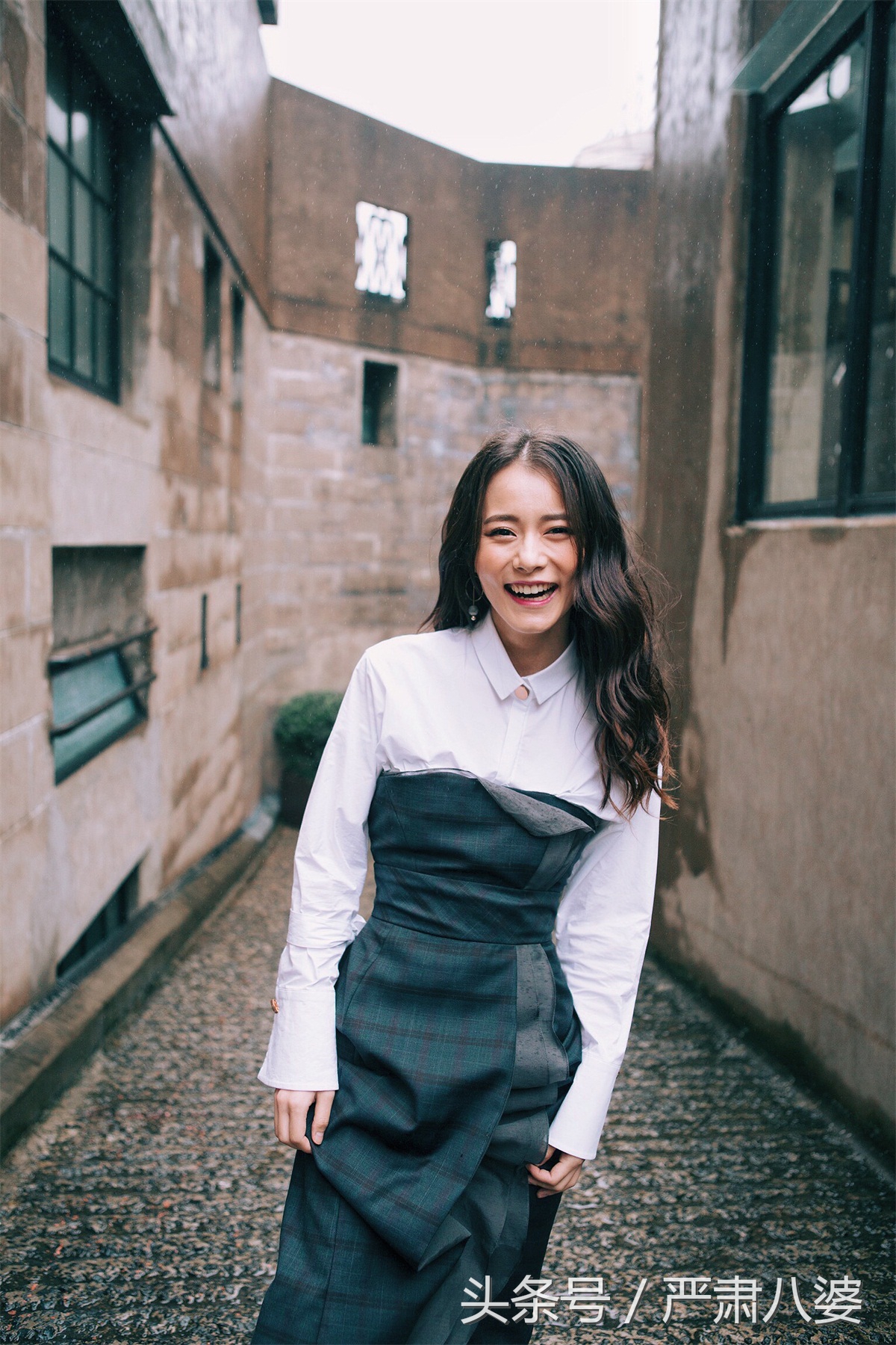 柴碧云曝鬼马写真笑容明媚尽显俏皮搞怪本色