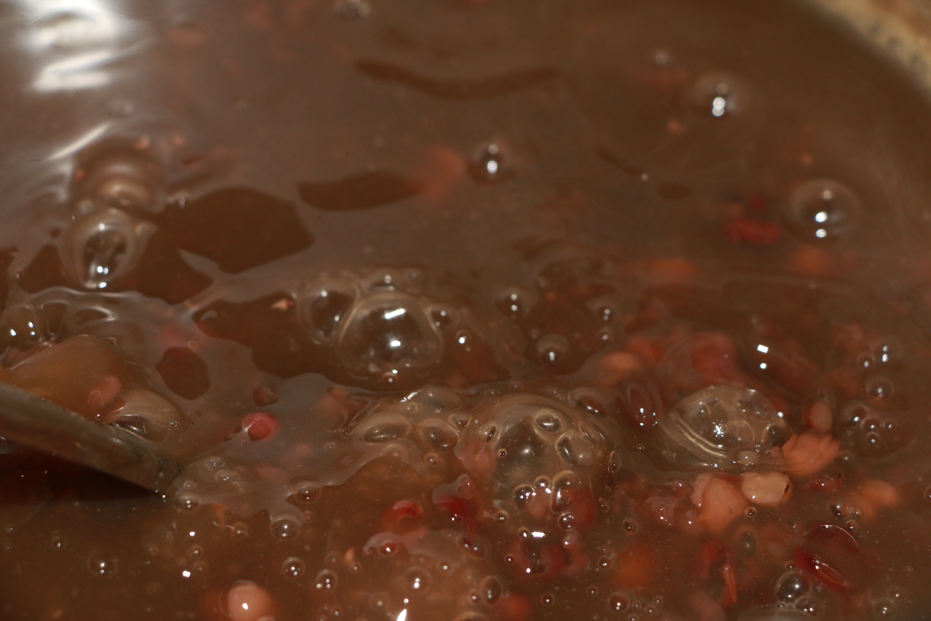 夏季薏米赤小豆煲汤,薏米赤小豆汤什么季节喝效果最好