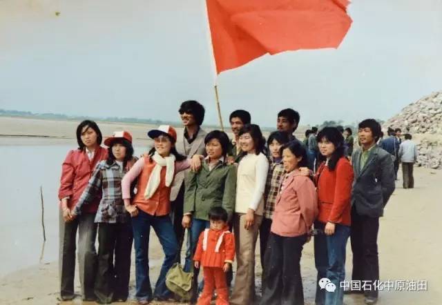 油田老照片,曾经有上万人居住的地方