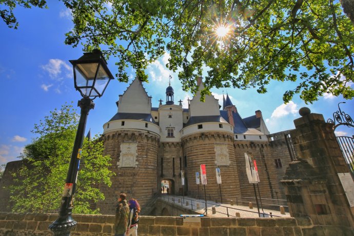 卢瓦尔河城堡简介,卢瓦尔河谷城堡位置在哪里