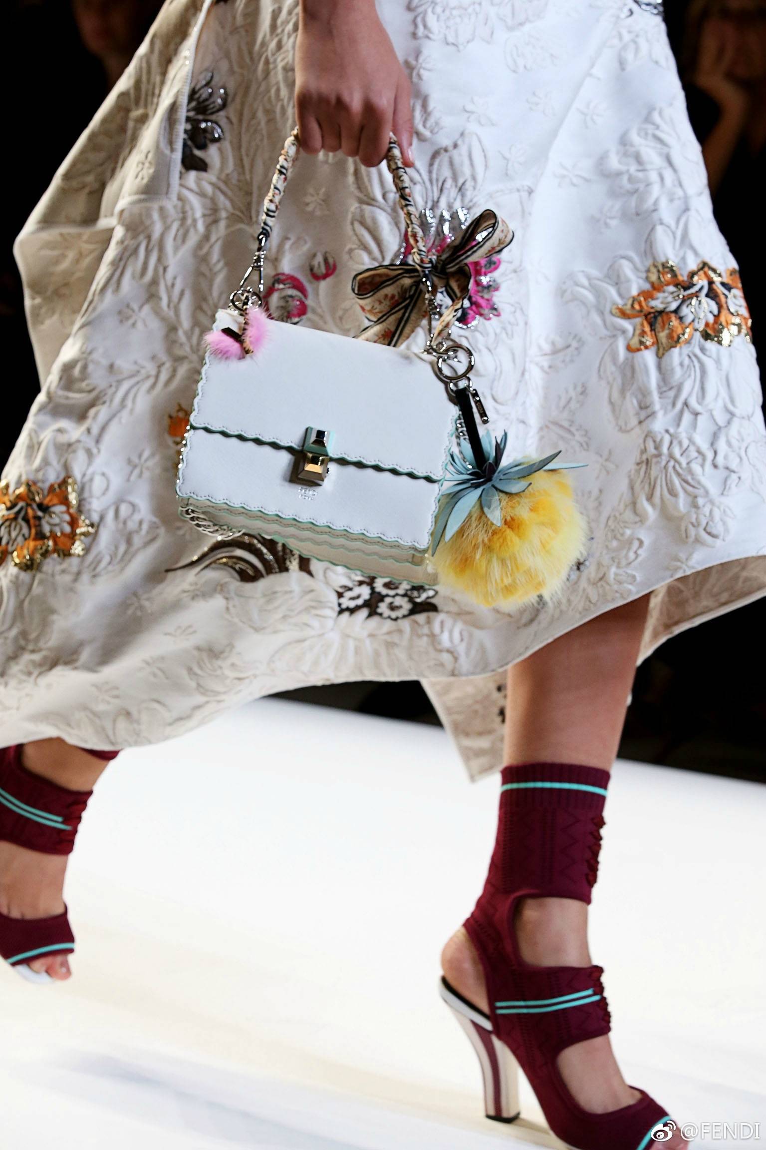 王嘉尔和fendi的关系,王嘉尔跟fendi解约了吗