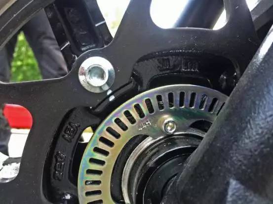 最新豪爵铃木dl250评测视频,18年的豪爵铃木dl250值得买吗