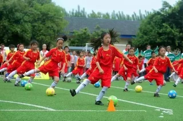 再把“雄起”吼起来!成都足球要“开挂”,球场将超300个