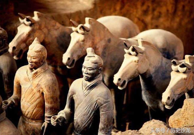 秦陵兵马俑不戴头盔,秦陵兵马俑是否有人工讲解