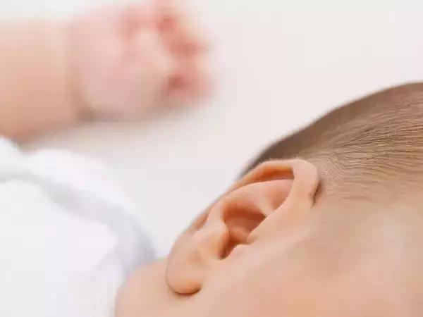 宝宝耳屎从哪里来,宝宝怎么那么多耳屎