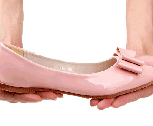 教你一招新鞋磨脚怎么办,刚买的新鞋后跟磨脚怎么办