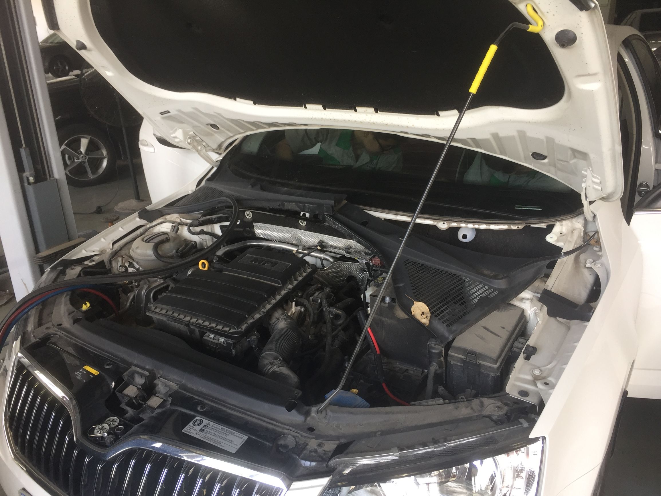 09年斯柯达明锐加装隔音棉,斯柯达明锐前盖隔音棉安装