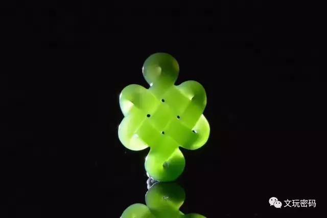 碧玉是和田玉的一种吗,为什么有人喜欢翡翠