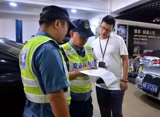 公交*党**注意了!1秒逃生的“神器”怎么用?假的“嗒嗒巴士”你坐过吗?