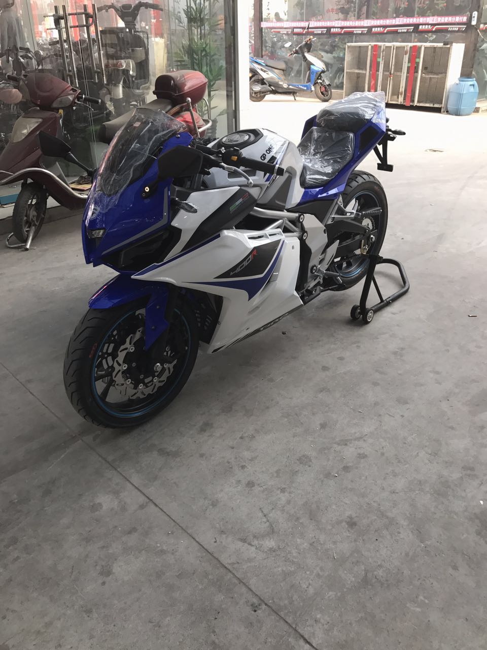 又一匹黑马创台携GP-ONE跑车亮相成都!