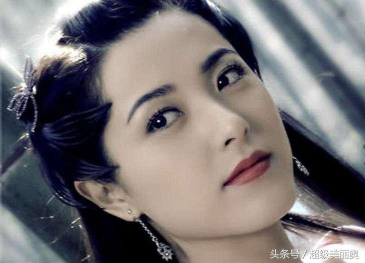 美貌气场不输范冰冰,美貌堪比范冰冰