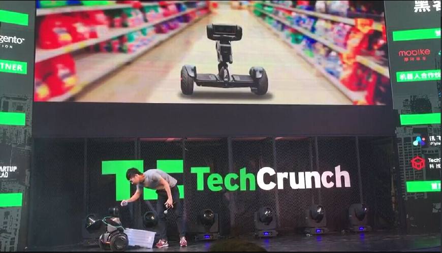 机器人Loomo黑客马拉松首次落地深圳Roadshr导购机器人夺冠