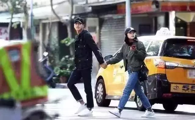 从面瘫视帝到哭戏之王，曾被骂丑八怪的他，不但演技了得，还娶了国民女神！