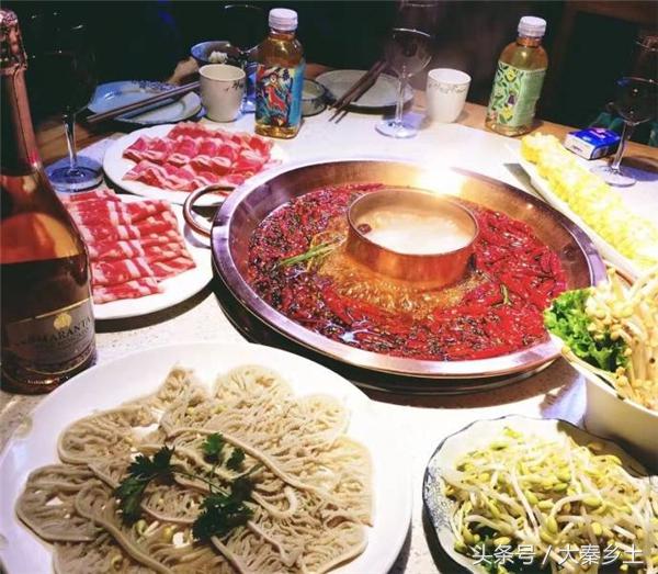 又到了一年一度的小龙虾盛宴了大家如何在家吃到小龙虾？西安这条街美食秒杀回民街统统吃一遍才过瘾？