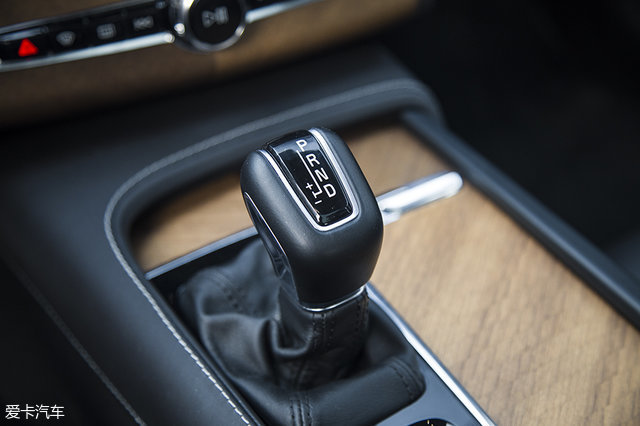 大众途锐对比沃尔沃xc90,大众途锐越野测试xc90