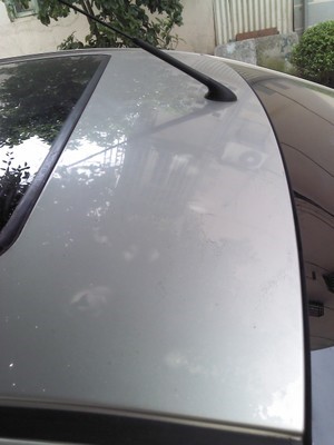 502胶水洒到车漆上如何处理,车漆被502胶水腐蚀怎么修复