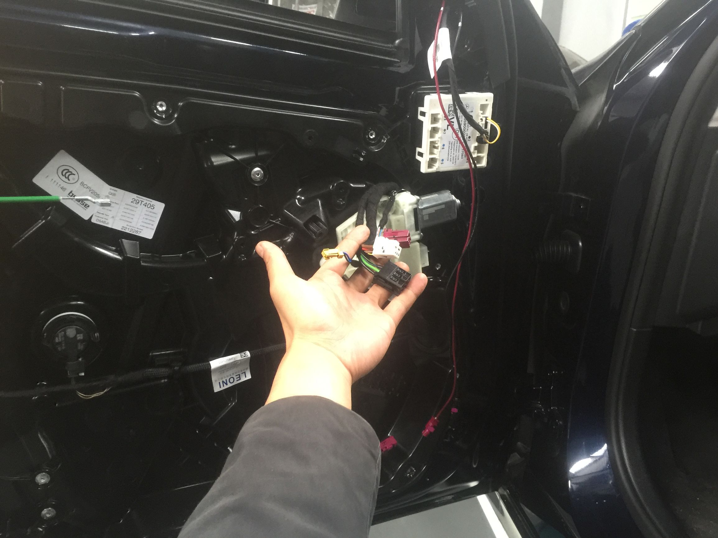 奔驰凹陷无痕修复,奔驰车门凹陷掉漆修复多少钱