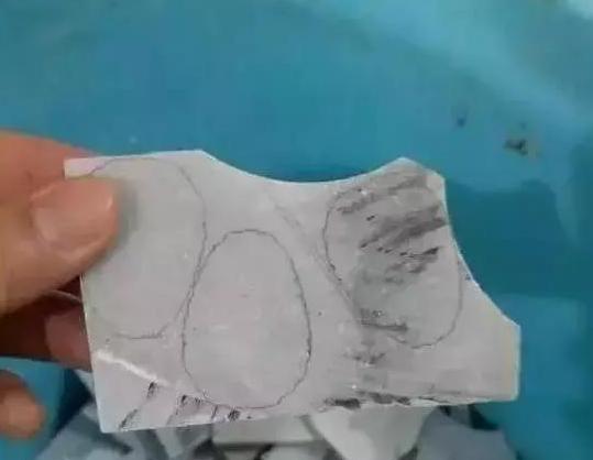 商场柜台买的翡翠保真吗,商场里买的100元的翡翠是真的不