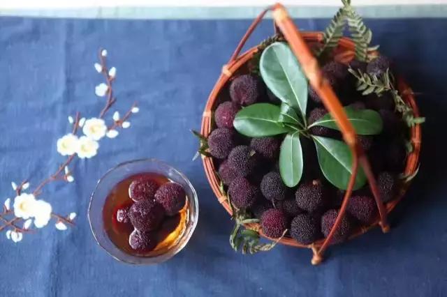 杨梅核吞下去有啥用,杨梅核吞下去肠子破了