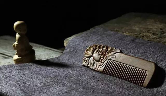 清新好物这个洗头按摩梳太实用了,又舒服又好用的木梳