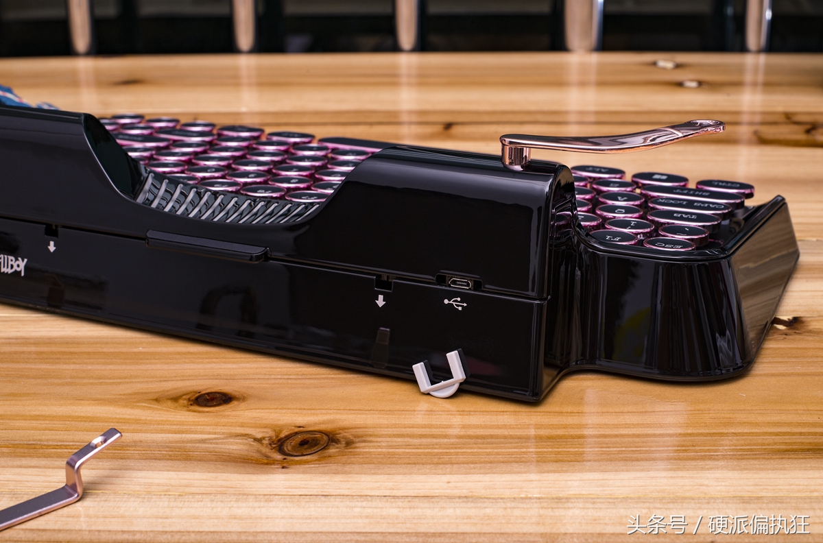 樱桃有一款铁的机械键盘,樱桃新款机械键盘