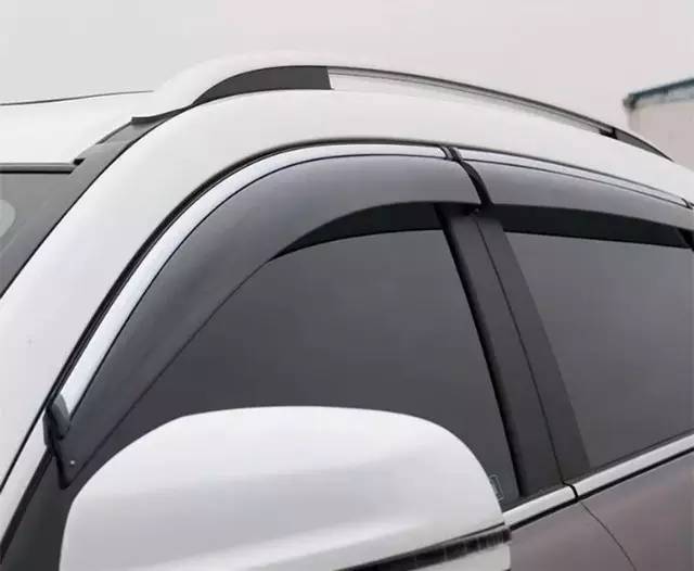 没空调的车子雨天起雾怎么办,冬天车内开空调车窗起雾怎么办