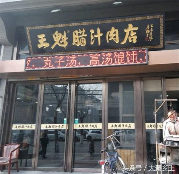 又到了一年一度的小龙虾盛宴了大家如何在家吃到小龙虾？西安这条街美食秒杀回民街统统吃一遍才过瘾？