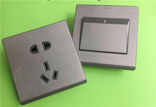 墙壁上的水龙头开关如何拆卸,墙壁三联开关面板拆卸图解