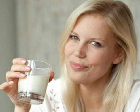 喝豆浆上吐下泻怎么回事,女子下泻