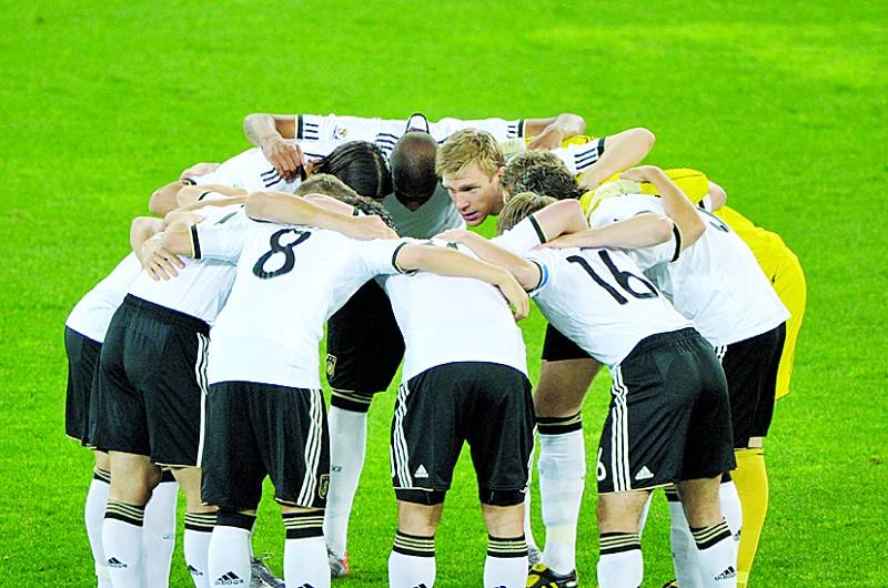 德国足球有多少个冠军,德国和巴西足球现在谁强