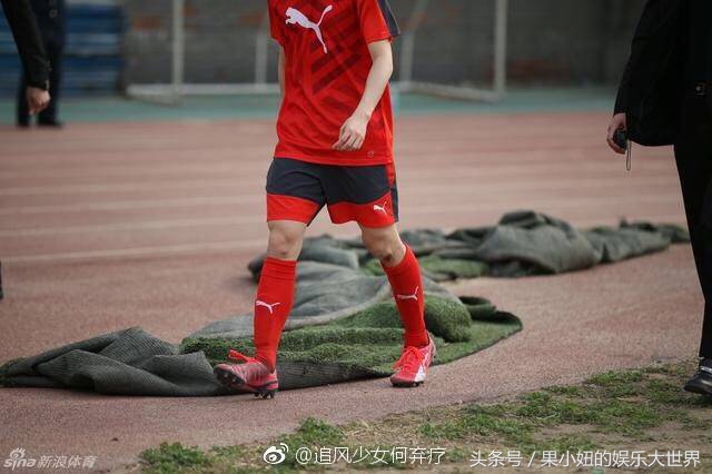 鹿晗飞身回旋踢,鹿晗颠球杀