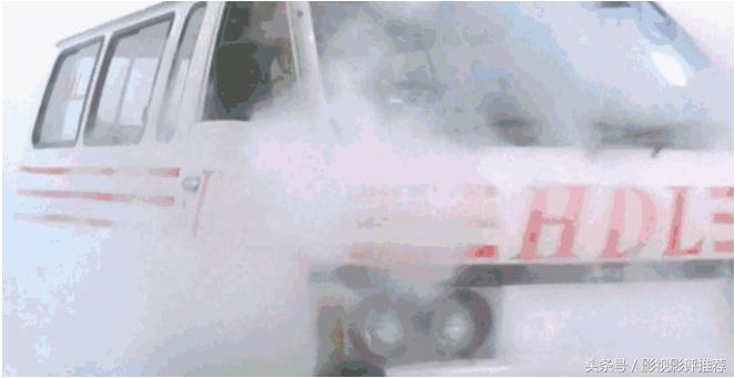 为什么周星驰的广告植入很自然,周星驰电影广告植入经典片段