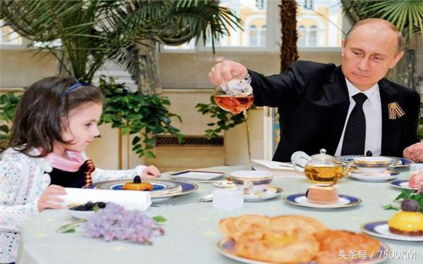 中国人吃饭，俄罗斯人喝茶！