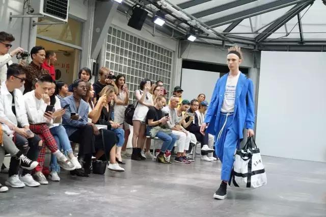 vetements摆烂短袖,vetements新款bomber