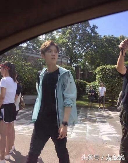 鹿晗关晓彤甜蜜暴击路透,关晓彤鹿晗拍摄甜蜜暴击花絮