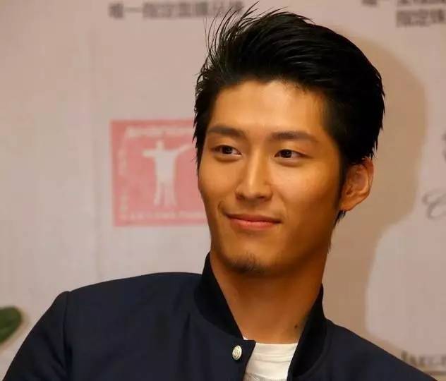 小松菜奈秋季大片,最近小松菜奈的电影