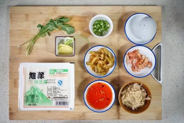 美味可口的皮蛋豆腐凉拌小贴士,又到夏天了各种小吃