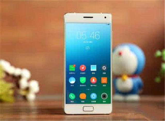 被性价比玩坏的两个手机厂商,个个都比小米还狠!