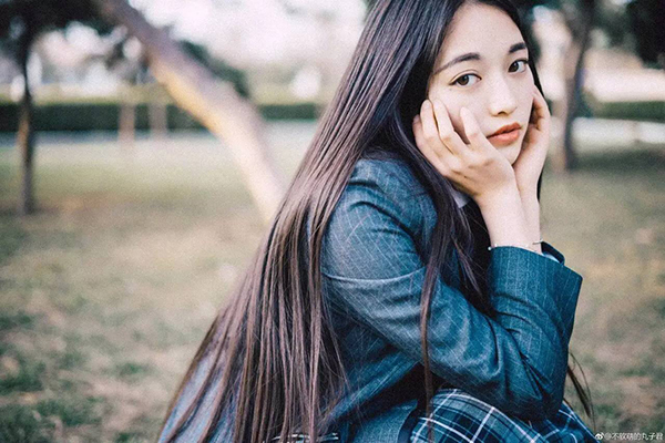 模特面部表情和动作,模特摆姿僵硬怎么拍摄