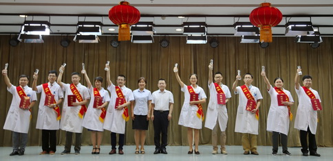平度市人民医院举行医师节表彰大会暨四大治疗中心揭牌仪式