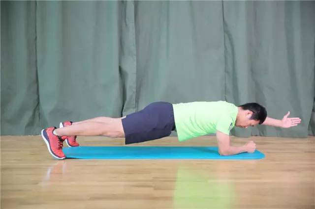 平板支撑能练腹肌马甲线么,做多久平板支撑能练腹肌