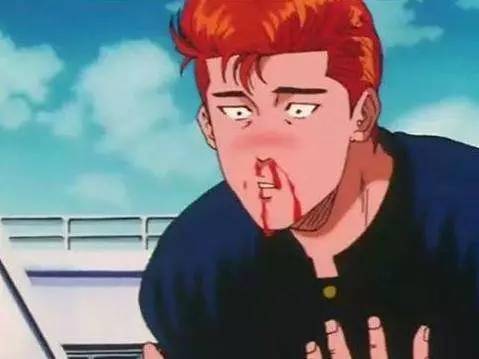 打喷嚏突然大量鼻血止不住,成人打喷嚏流鼻血流不停