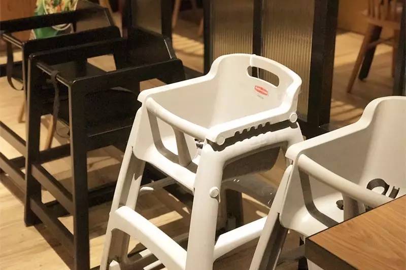 全国首家！能喝啤酒的绿色KFC你101%没吃过！热压帕尼尼、北美甜薯条……KPRO餐厅，要被挤爆啦！