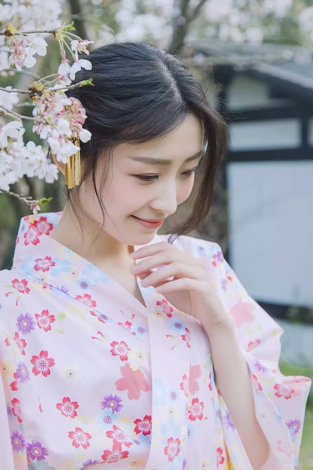 发量多简单又好看的头发造型教程,如何拍头发发丝好看