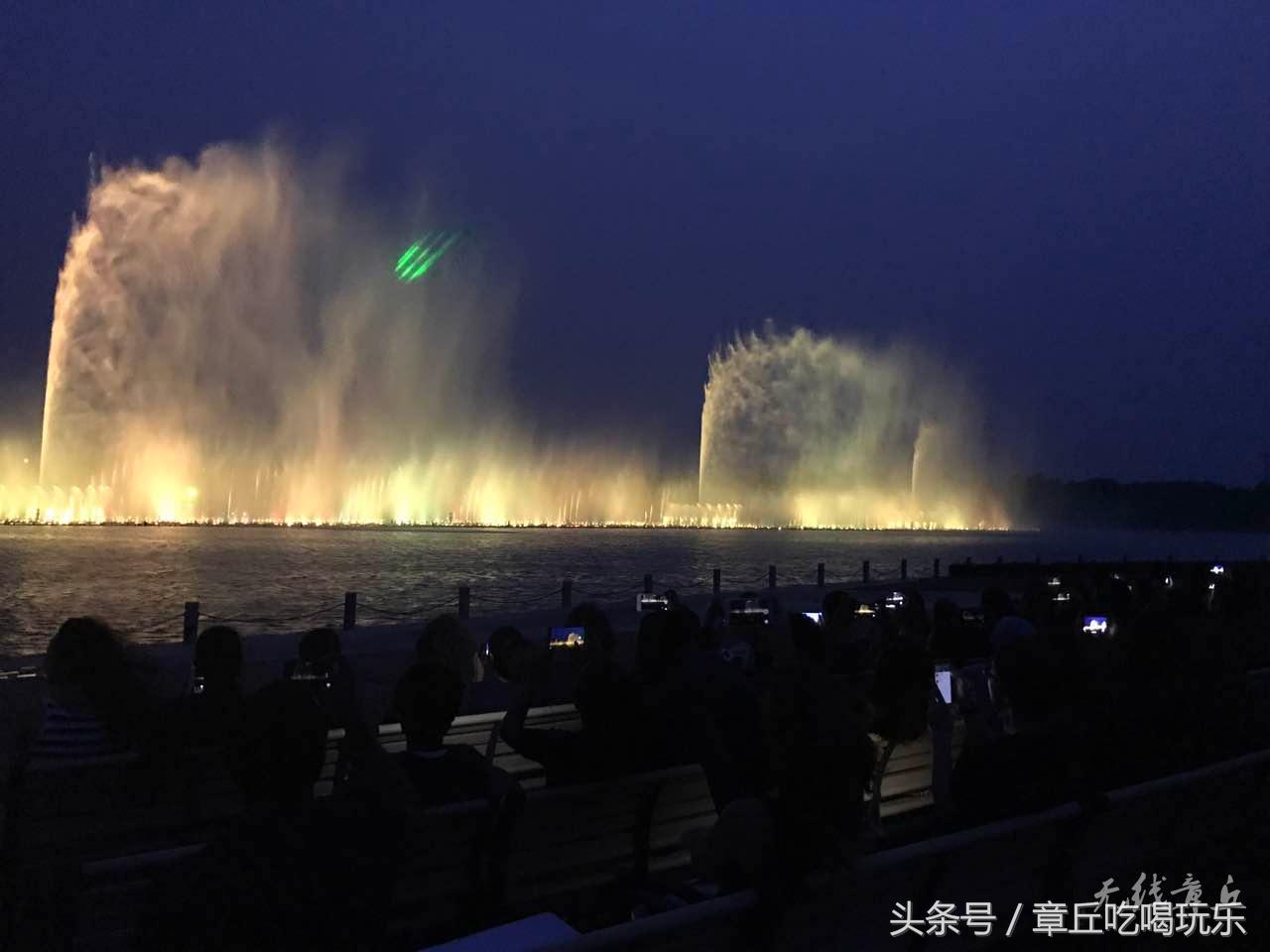 绣源河刷屏“联合国”朋友圈——山大学子夜看山大魅力后花园