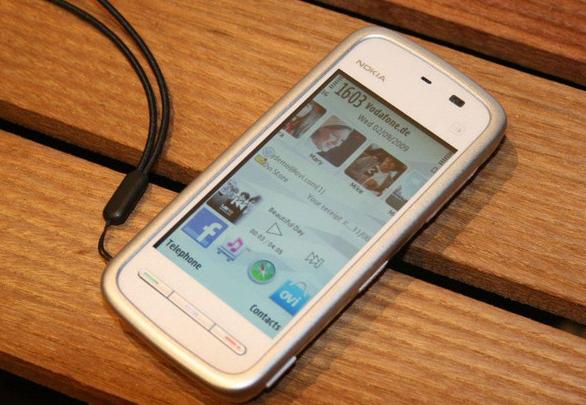 是什么让这家手机公司从“世界之巅”到“无人问津”？