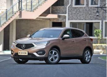 香港与大陆一路之隔,香港大陆两地车